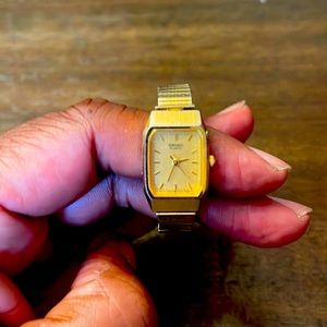 Women’s vintage Seiko quartz watch.